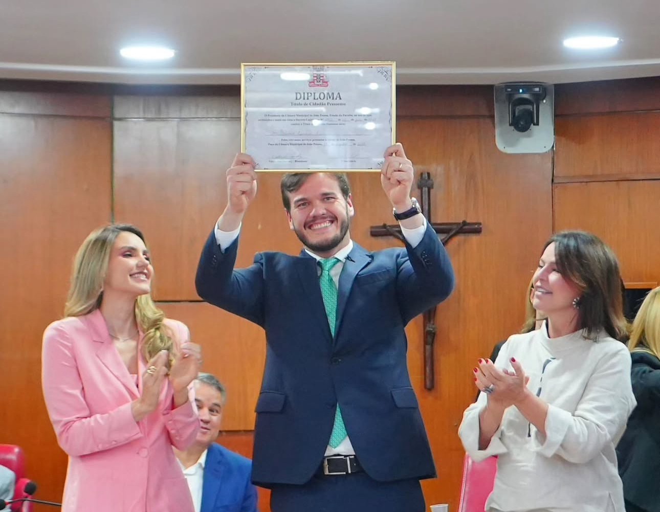 Bruno Cunha Lima recebe título de cidadão pessoense e destaca vínculos com João Pessoa