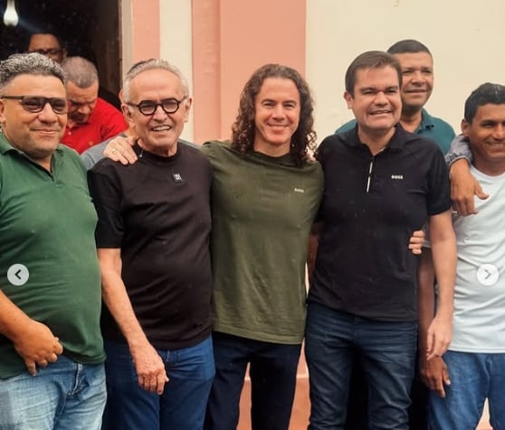 FOTO: após abrir portas do MDB para Cícero, Veneziano posa ao lado do prefeito da Capital e demonstra sintonia