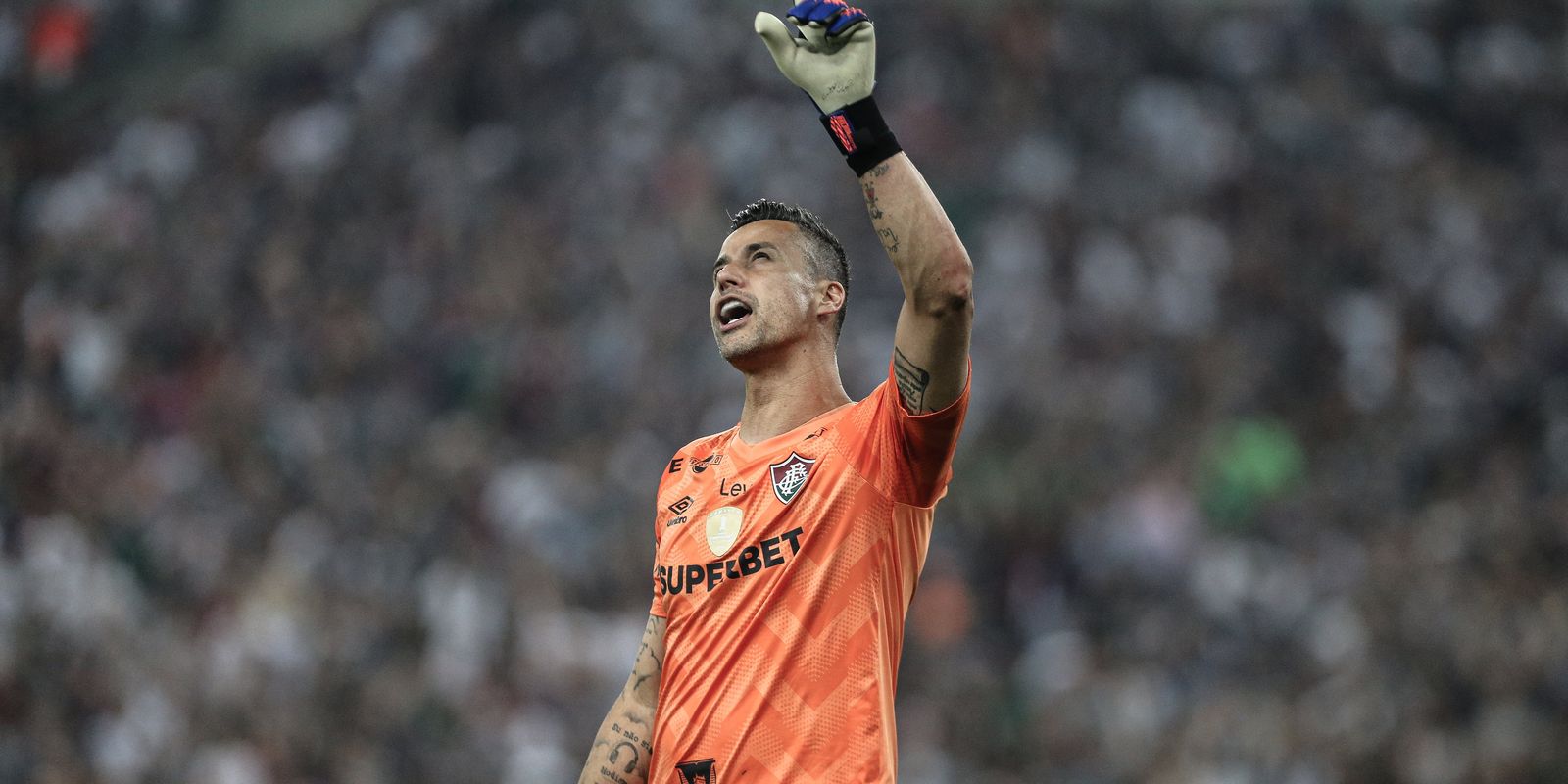 Fábio vira jogador com mais partidas disputadas no futebol mundial