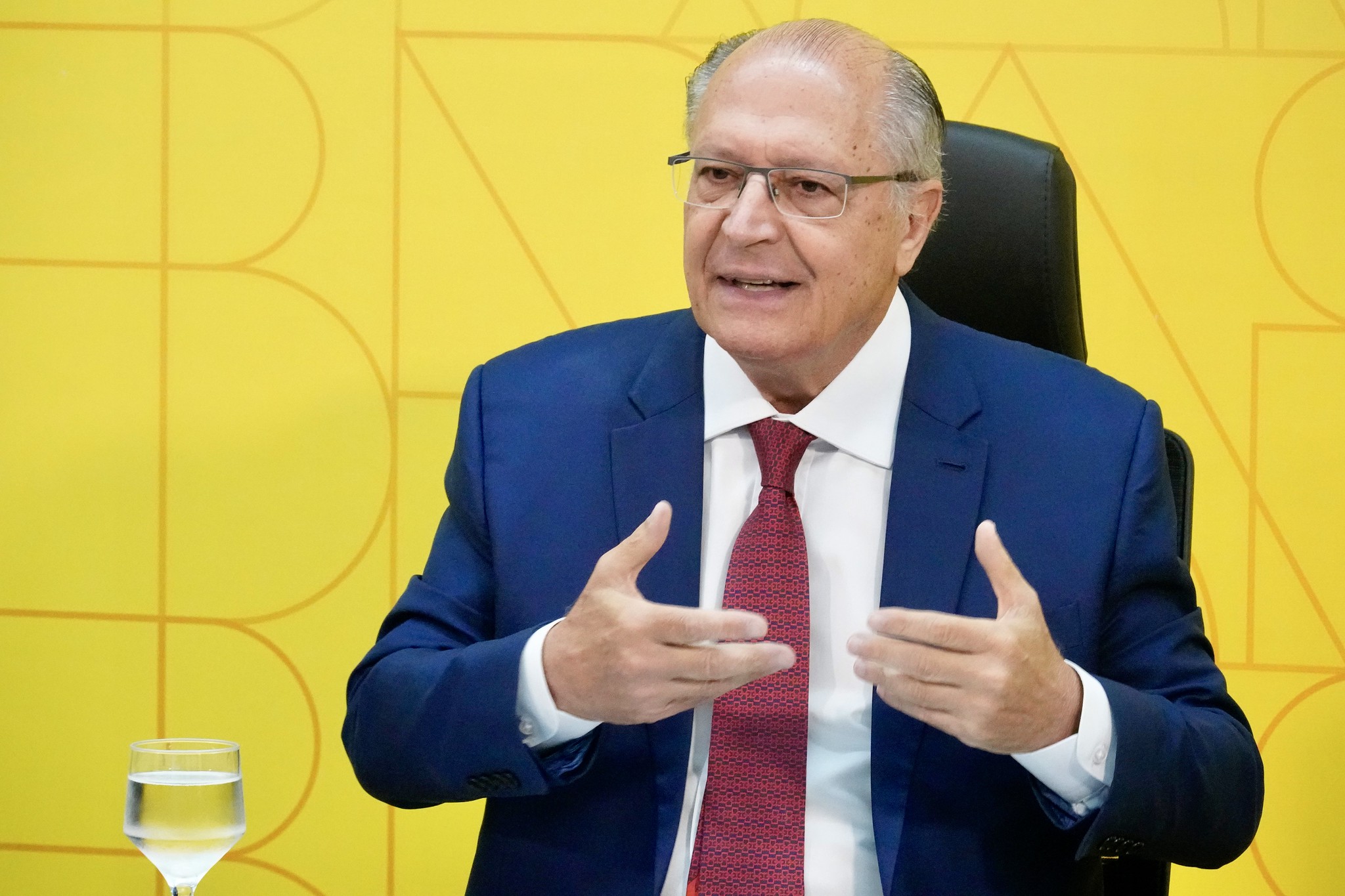 Falha em avião adia retorno de Alckmin do México; pouso em Brasília está previsto para 21h