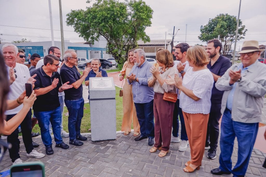 Infraestrutura: Cícero entrega 20ª praça construída e celebra mais de R$ 34 milhões em investimentos