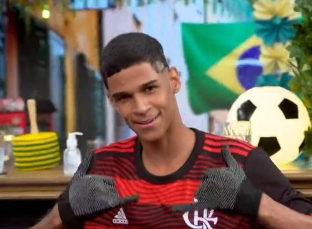 Luva de Pedreiro deixa hospital em João Pessoa após internação