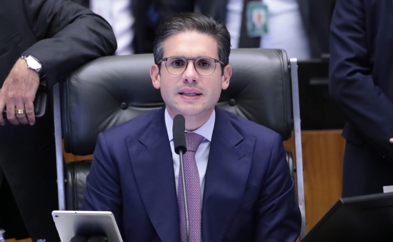 Mídia nacional diz que chance de Motta pautar anistia ampla é praticamente nula