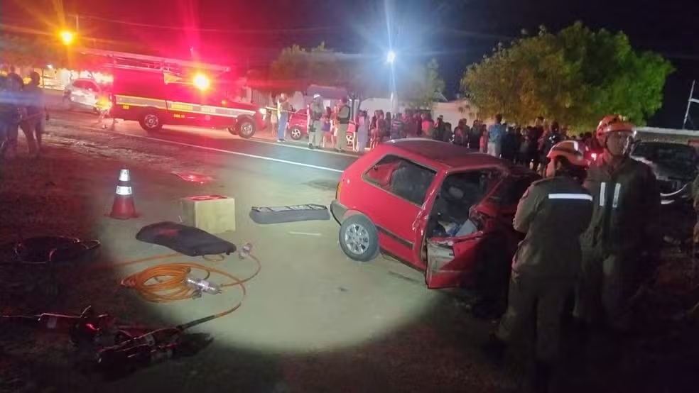 Mulher morre em acidente envolvendo dois carros em rodovia de Patos