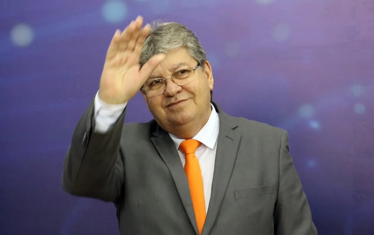 “Pesquisa é retrato do momento. A gente tem um ano aí pela frente”, avalia João Azevêdo sobre cenário político para 2026