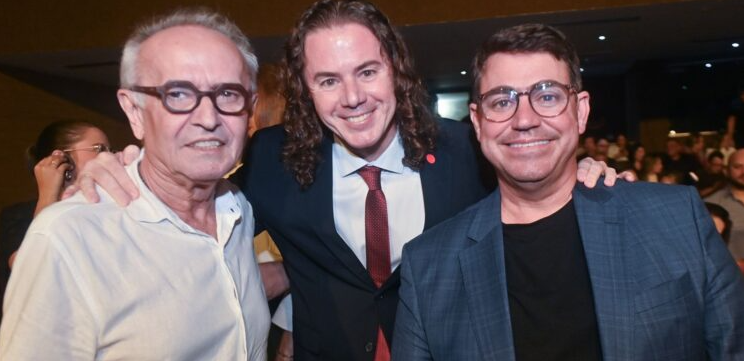 Prefeito de João Pessoa e presidente da Câmara participam de estreia de curta-metragem sobre Ronaldo Cunha Lima em Campina Grande