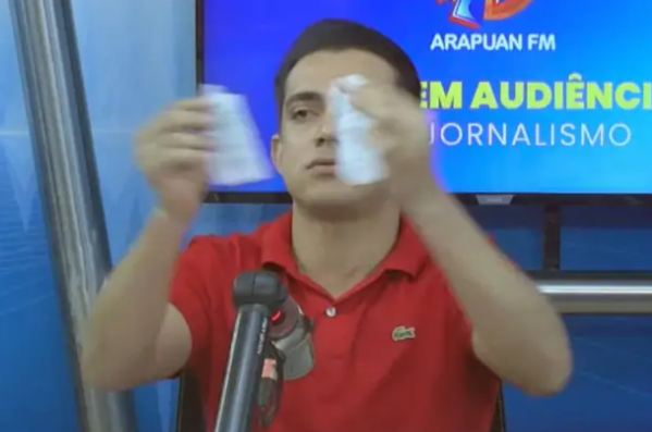 Apresentador rasga notificação da Zona Azul Digital e promete acionar Justiça em JP