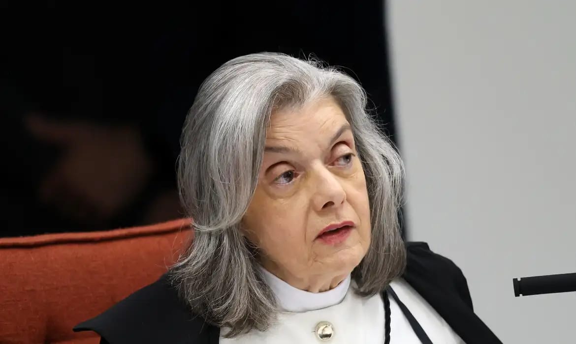 Cármen cita ‘prova cabal’, e STF tem maioria para condenar Bolsonaro