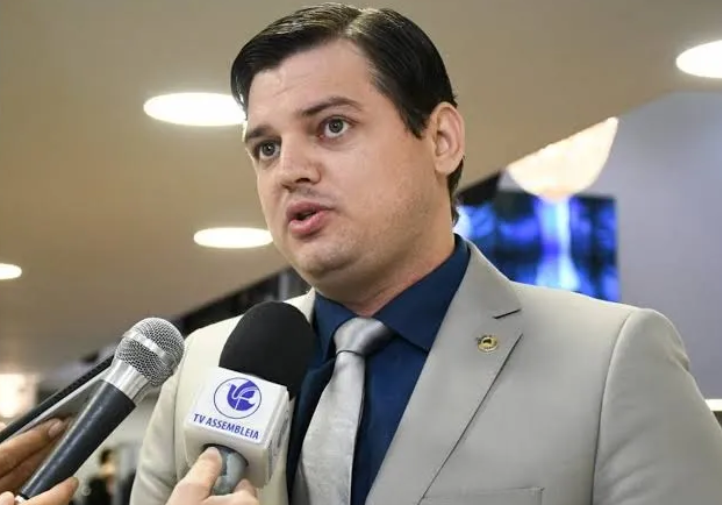 De olho no TCE-PB, Taciano já negocia bases eleitorais; Galdino mantém indicação em aberto