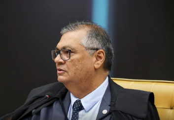 Dino suspende repasses de “emendas Pix” a nove municípios