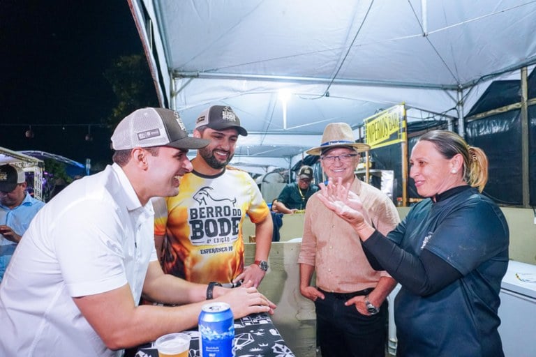 Lucas Ribeiro participa da Exposição Berro do Bode em Esperança e celebra aniversário de Alagoa Nova