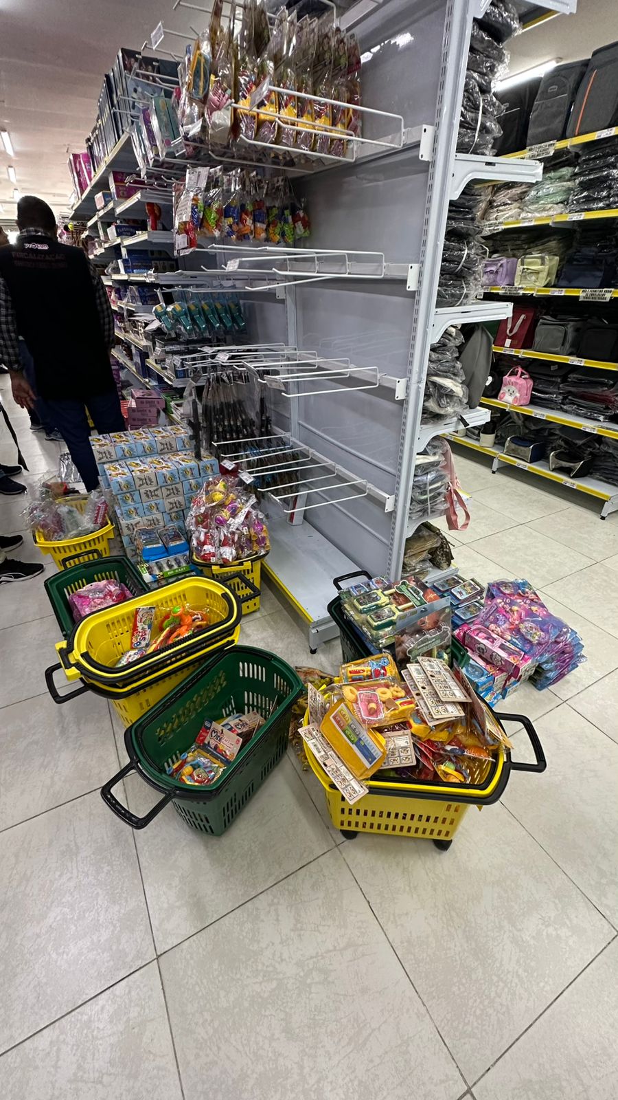 Mais de 1.800 itens infantis são recolhidos do comércio por falta de certificação de segurança em JP