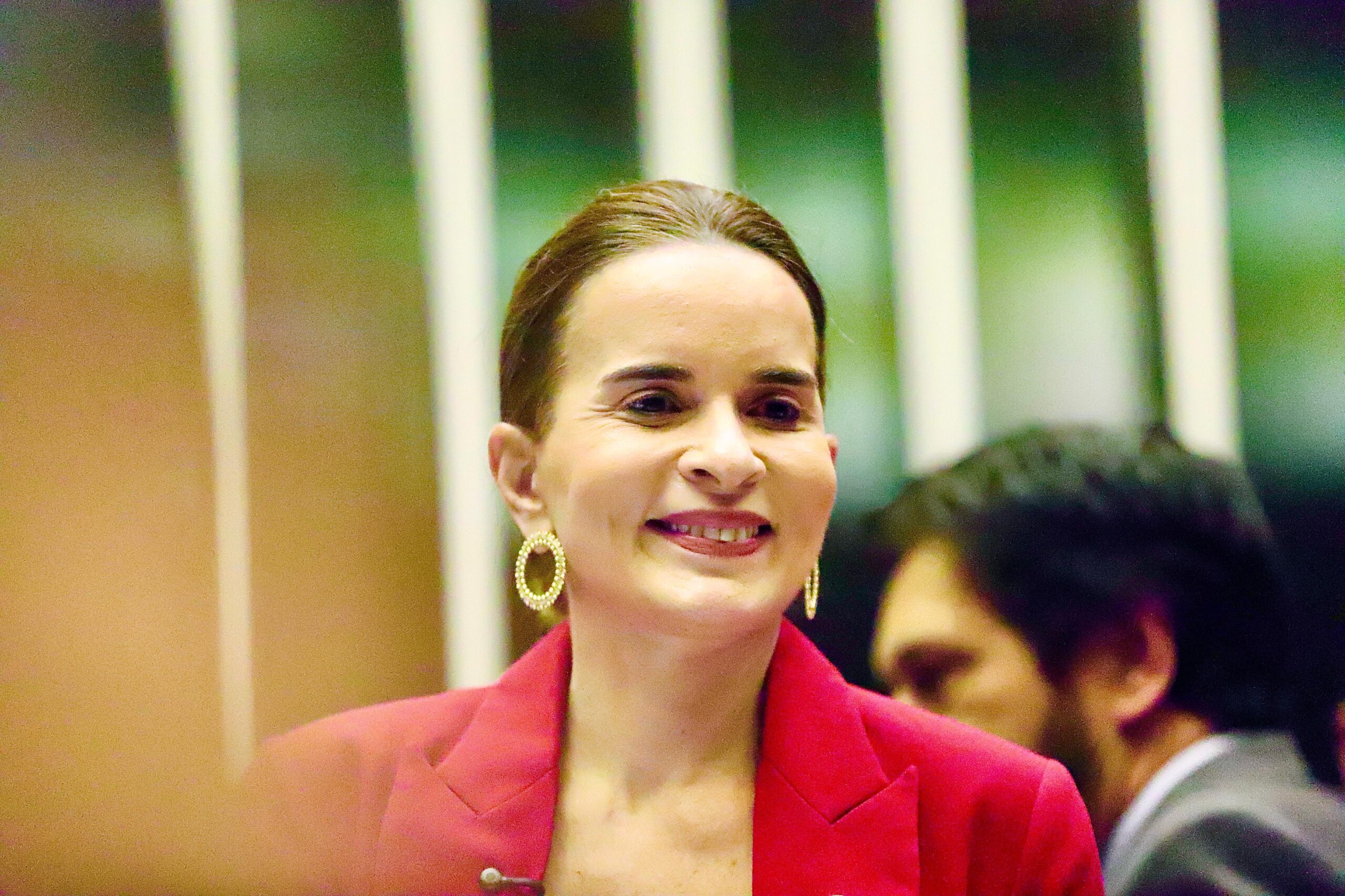 Nova lei proposta por Daniella Ribeiro visa coibir assédio e ameaças via PIX