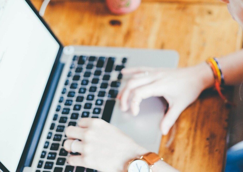 Paraibanos se mostram favoráveis à regulamentação da internet para proteger crianças, aponta enquete do PB Agora