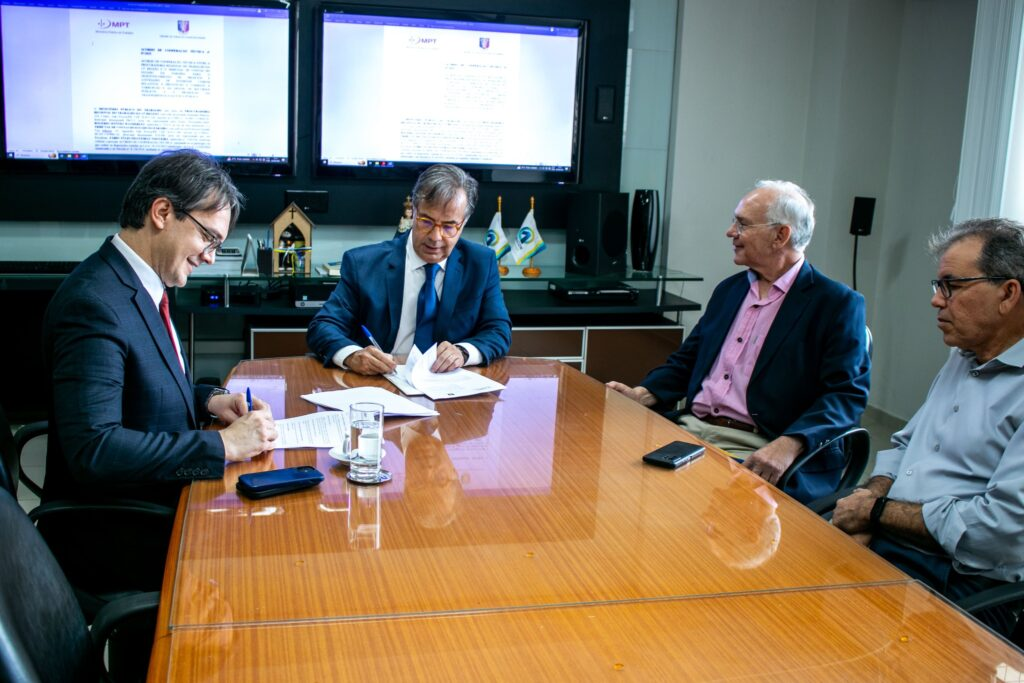 TCE-PB e Ministério Público do Trabalho firmam parceria para combater corrupção e desvios na PB