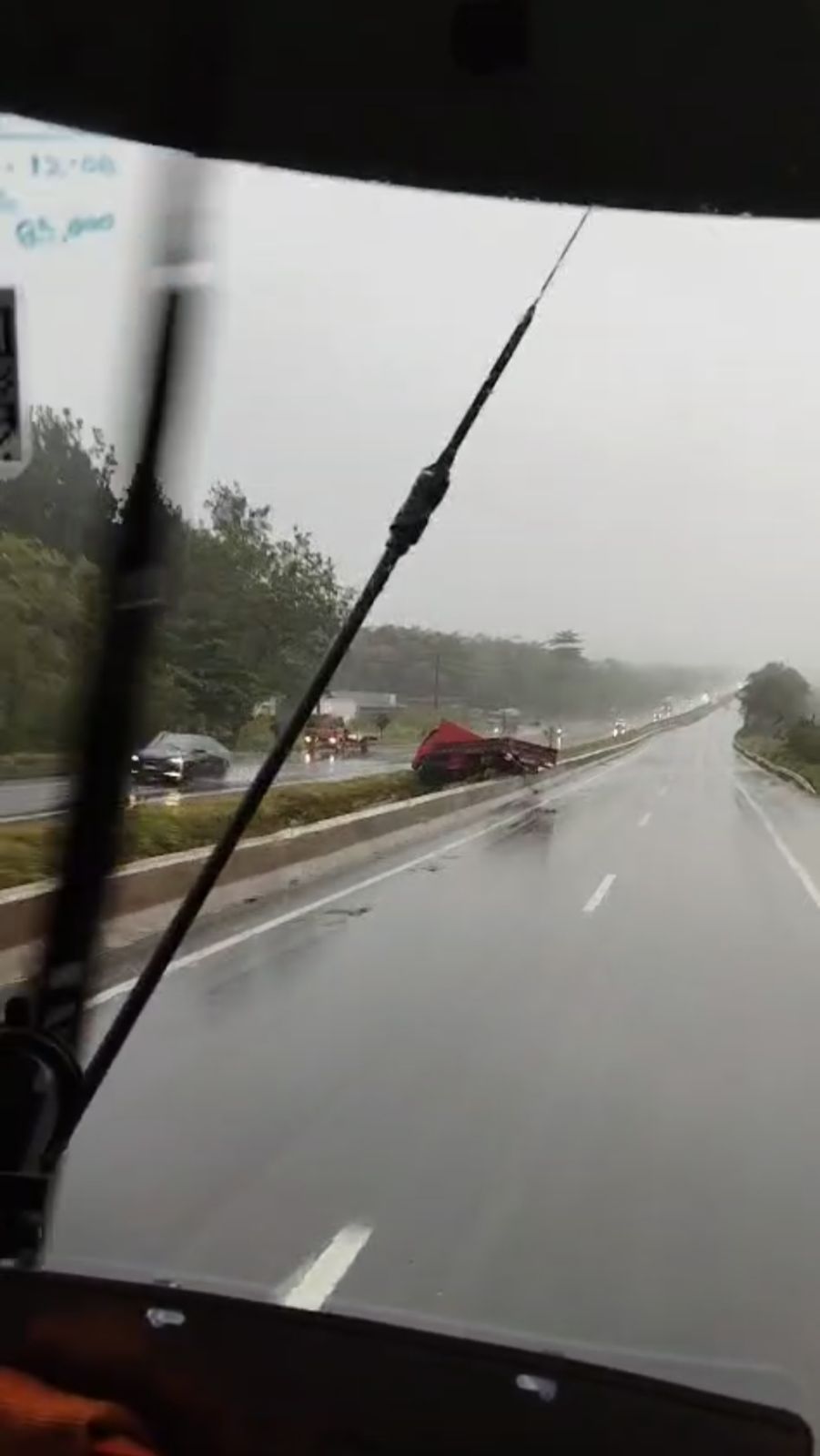 Chuva provoca série de acidentes nas rodovias BR-230 e BR-101 em João Pessoa