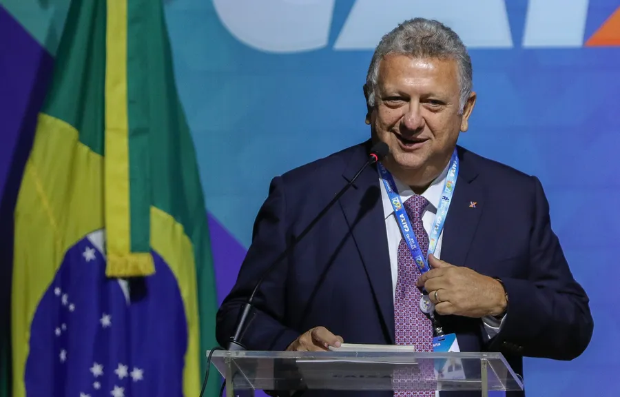 Das calçadas da Rua do Comércio ao comando da Caixa: Lagoa de Dentro homenageia hoje o paraibano Carlos Vieira