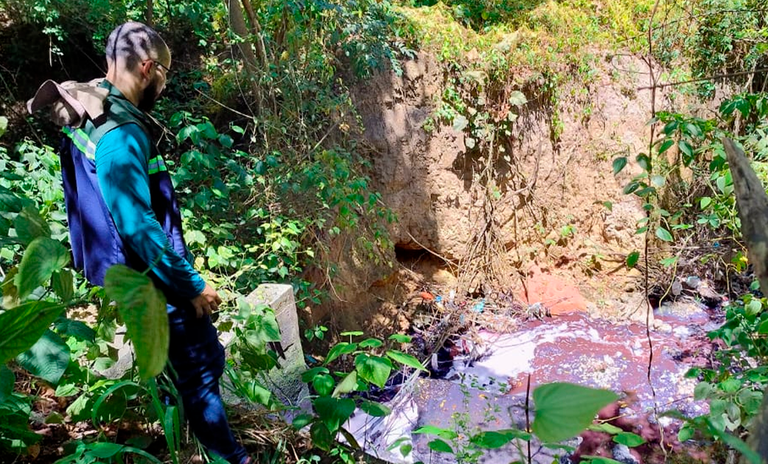 Fábrica têxtil é interditada no Distrito Industrial de João Pessoa por poluição de riacho