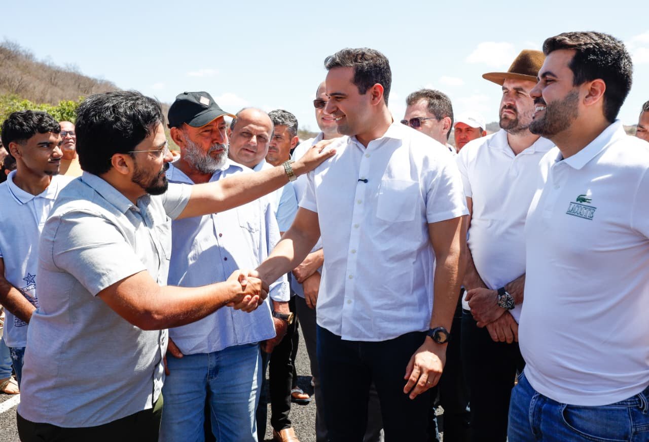 Lucas Ribeiro entrega rodovia que liga Manaíra a cidades de PE e destaca importância da obra