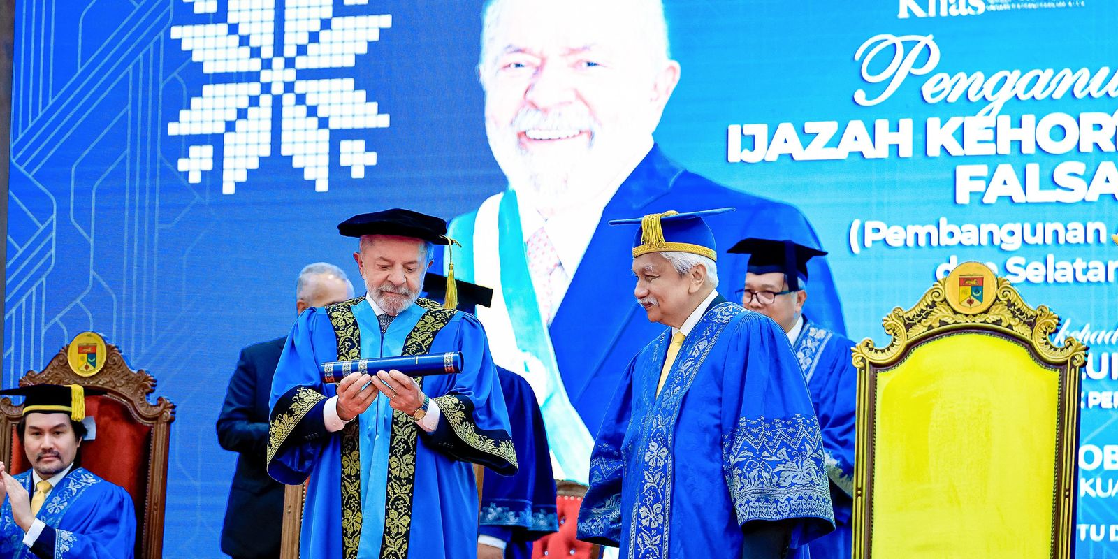 Lula recebe título Honoris Causa e critica concentração de renda