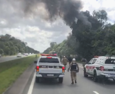 Motorista fica gravemente ferido após caminhão pegar fogo na BR-230, em St. Rita