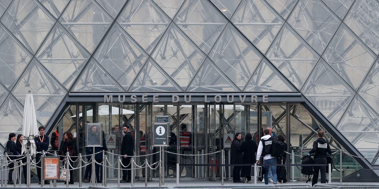 Vazamento de água atinge galeria do Louvre; Mona Lisa não foi afetada
