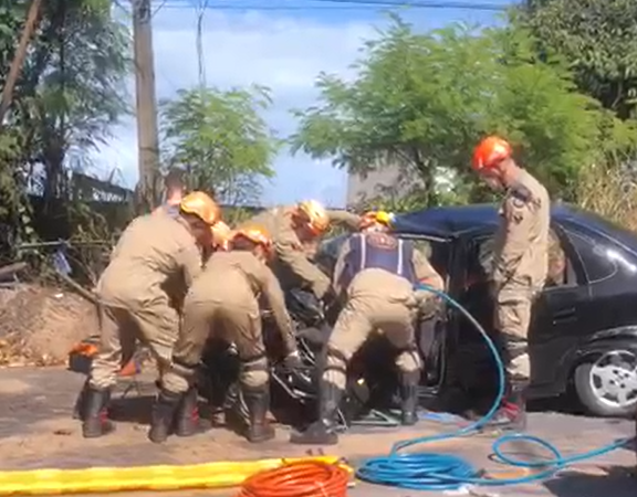 Acidente na ladeira do Cuiá deixa seis feridos, incluindo duas crianças, e fecha via na zona sul de João Pessoa