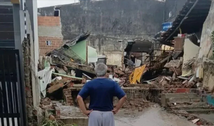 Defesa Civil confirma 50 casas atingidas após ruptura de reservatório em CG; seis serão demolidas