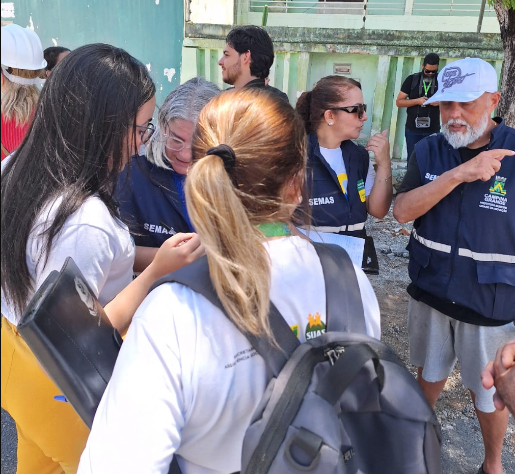 Equipes da Prefeitura de Campina Grande acompanham situação de famílias atingidas após rompimento de reservatório