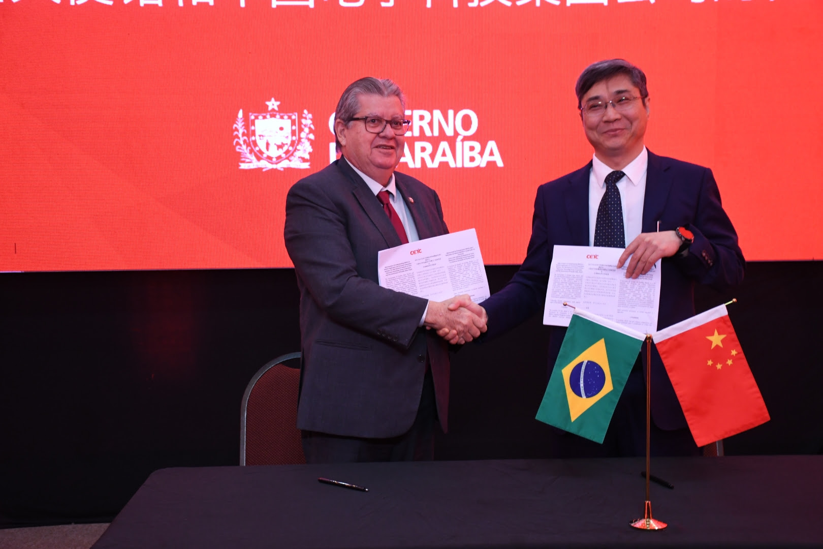 João Azevêdo celebra acordos de cooperação em ciência e tecnologia com delegação chinesa