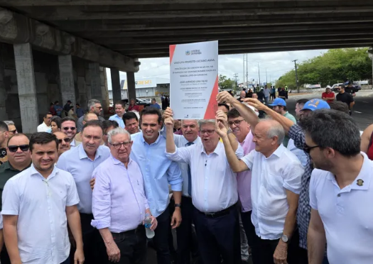 João inaugura viaduto e destaca impacto das obras de mobilidade estadual em comparação à PMJP