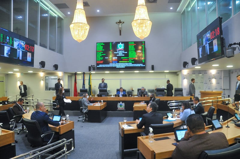 Deputados aprovam projeto para ajudar pessoas em situação de rua a voltarem ao estado de origem