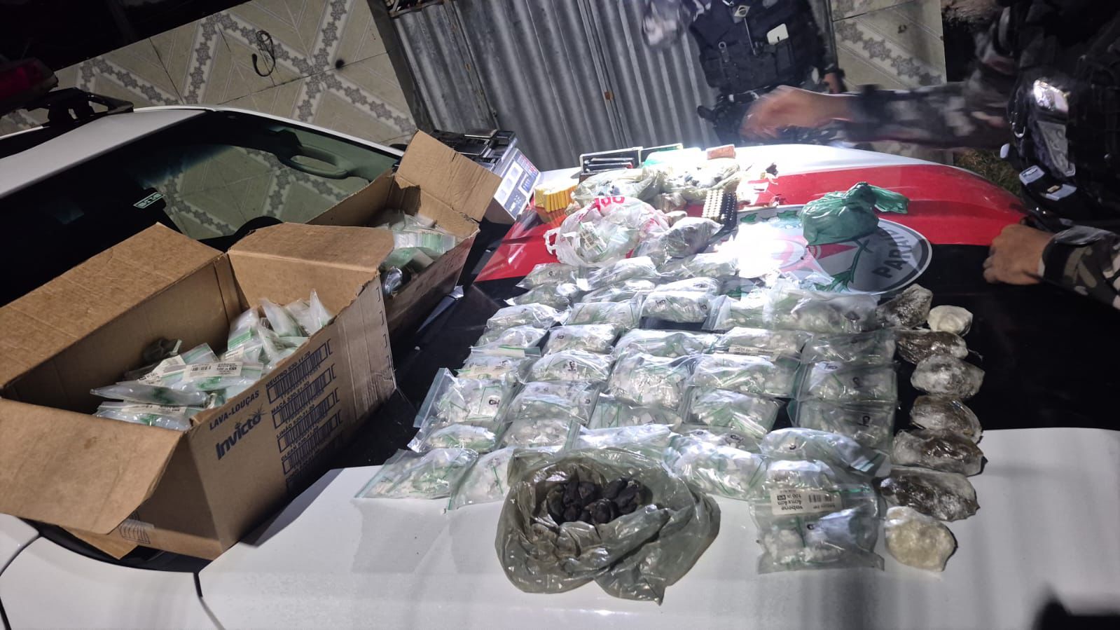 PM desmonta esconderijo do tráfico no Treze de Maio, em JP, e apreende carga de drogas