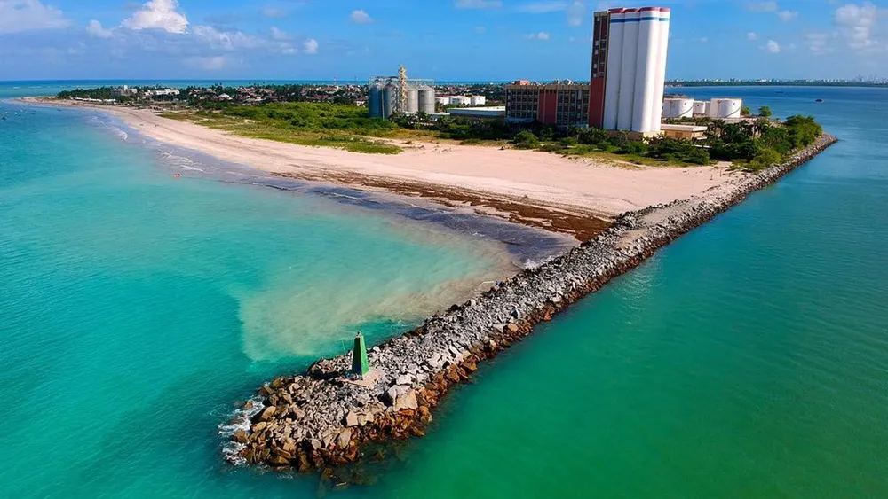 ALERTA: área próxima ao dique e canal do Porto de Cabedelo é considerada perigosa para nado