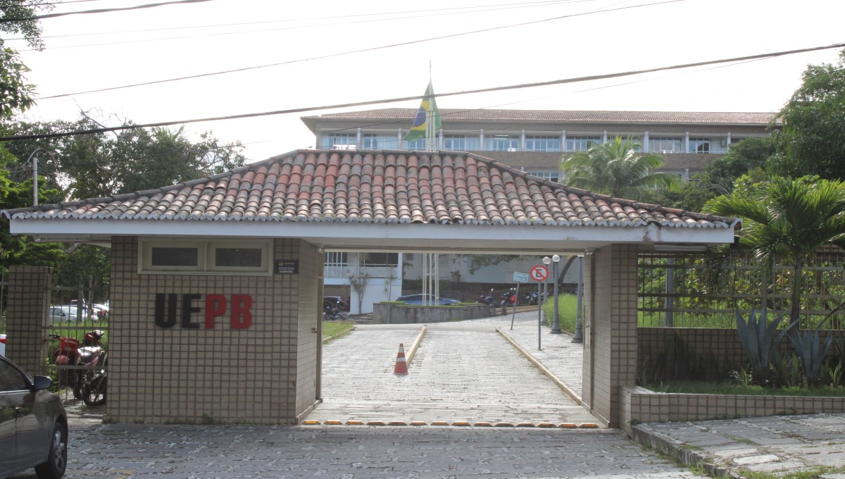 Grupo de professores divulga carta contra encerramento da greve na UEPB