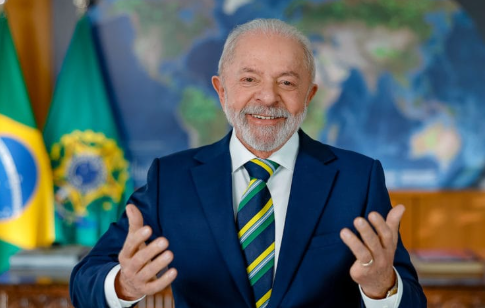 Isenção do IR injeta R$ 28 bilhões na economia e reduz desigualdade ao menor patamar, diz Lula