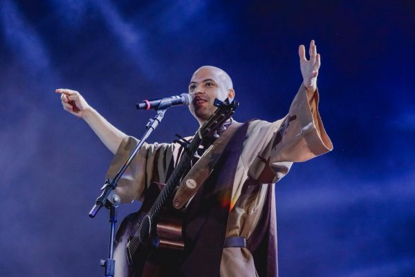 O show de Frei Gilson no Celebra João Pessoa e o retrato de uma sociedade onde até a fé virou trincheira
