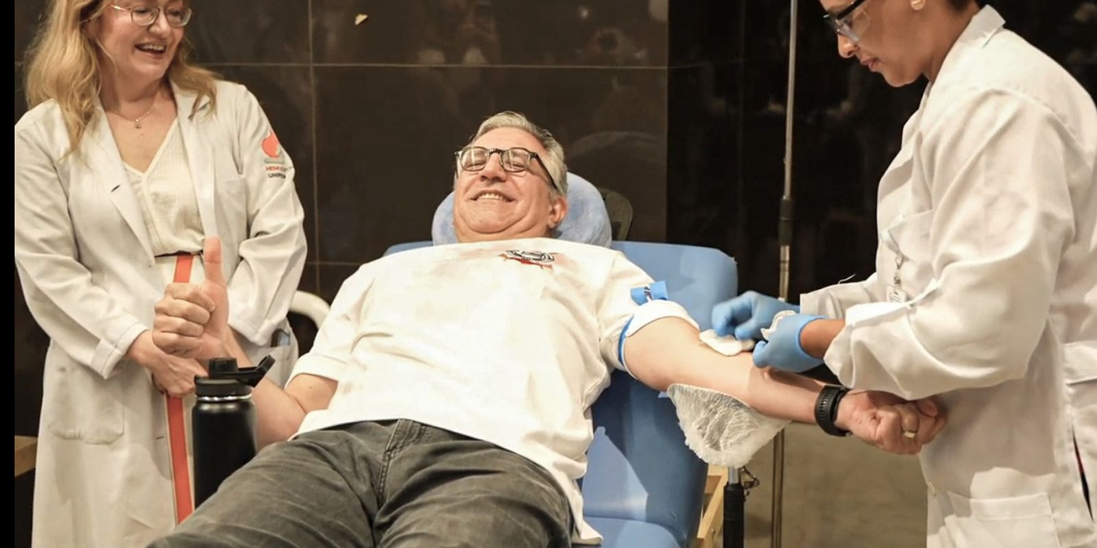 Padilha doa sangue e marca início da vacinação contra vírus sincicial