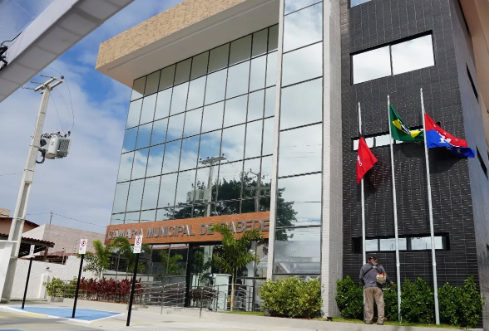 Presente de Natal? Câmara aprova projeto que reduz 13º salário de médicos em Cabedelo