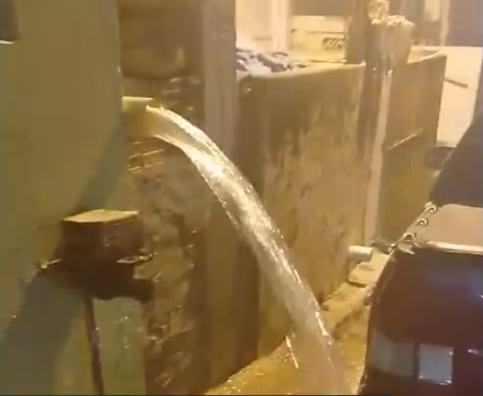 Vazamento em reservatório durante a madrugada assusta moradores de Santa Rita