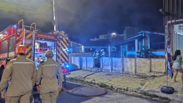 Policial de folga e vizinhos salvam homem de incêndio no bairro dos Bancários