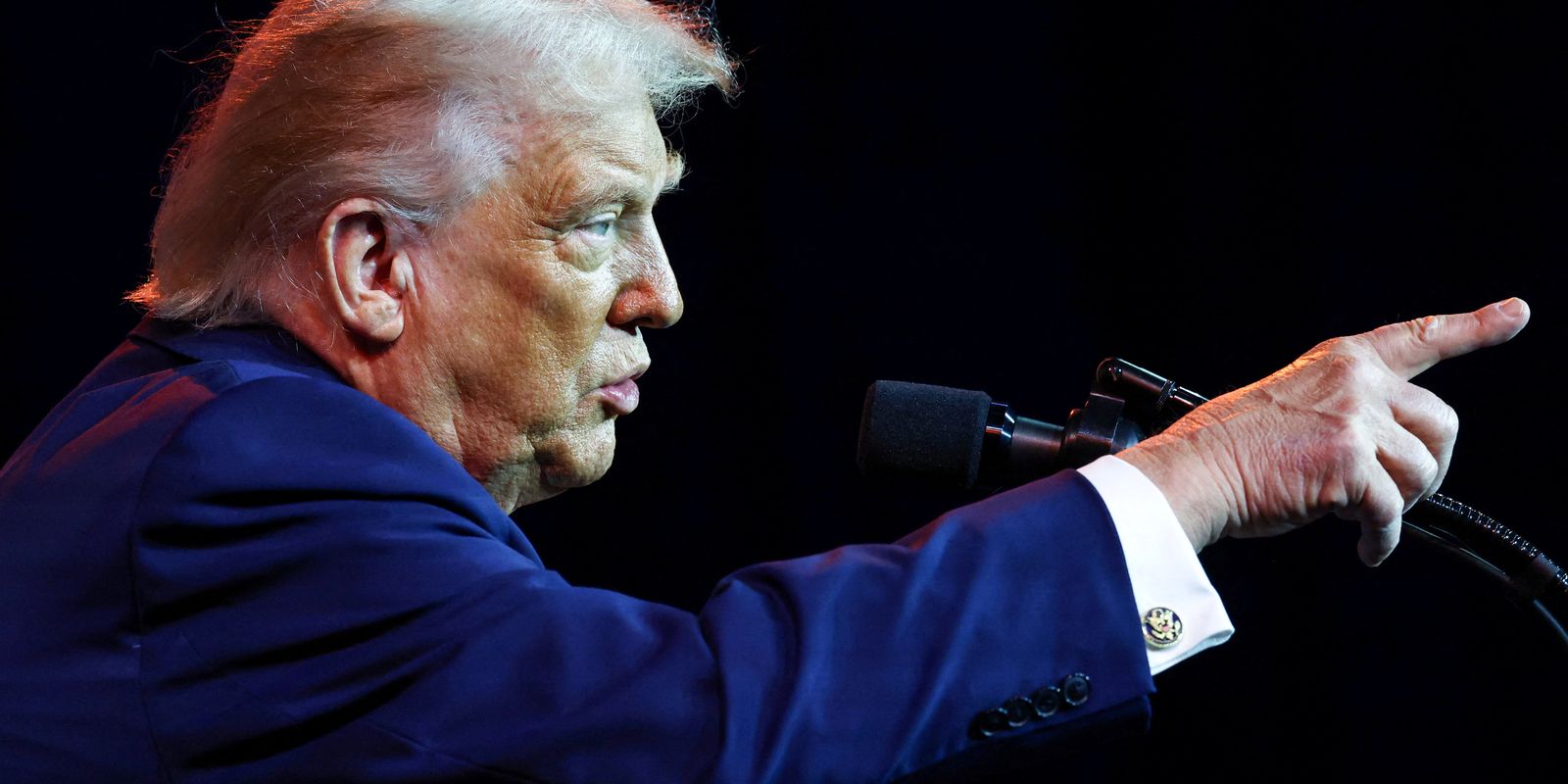 Trump diz que Venezuela teria concordado em entregar petróleo aos EUA