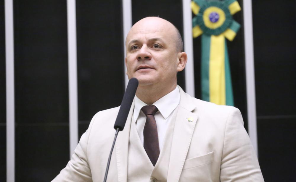 Cabo Gilberto confirma ações legais contra desfile de escola que homenageou Lula