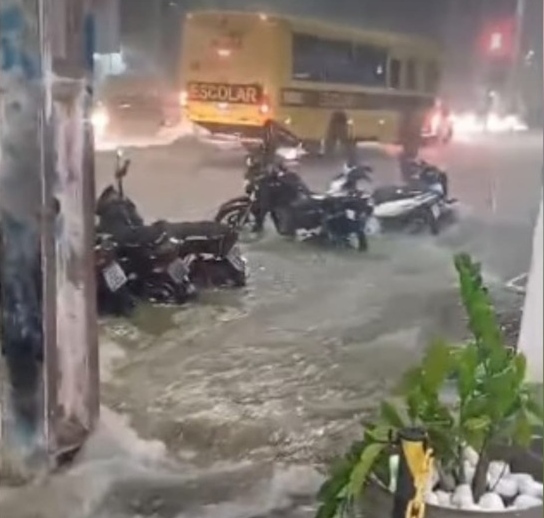 Chuvas intensas provocam inundação em Patos; Defesa Civil reforça medidas preventivas
