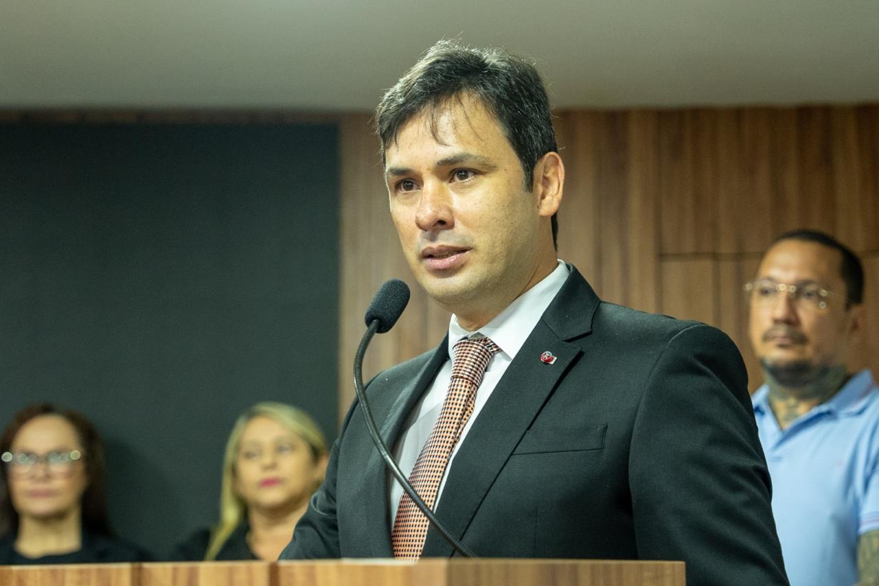 Marcos Souto Maior Filho recebe Medalha Tarcísio Burity; maior honraria jurídica da ALPB