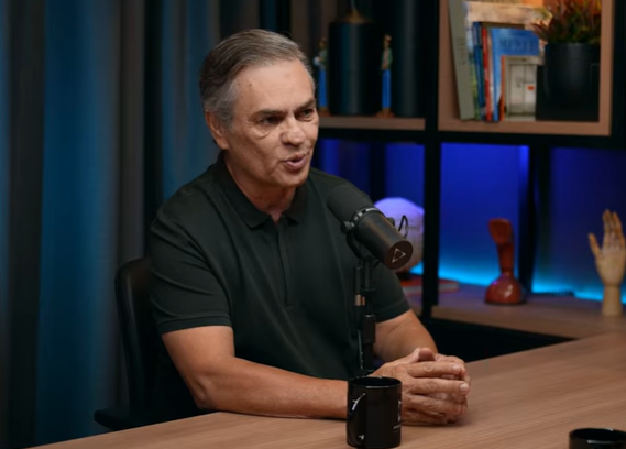 Ouça! Cássio ressuscita cassação em podcast e acusa “tempestade perfeita” envolvendo Judiciário e suplente do Sistema Correio