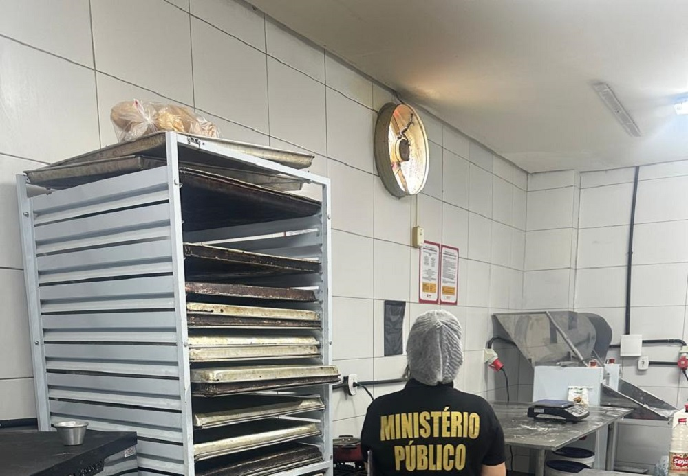 Operação Consumo Seguro interdita farmácias e apreende alimentos irregulares em Sousa