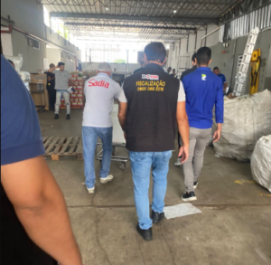 Procon-JP apreende 56kg de frango irregular em mercado no Aeroclube