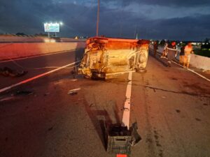 Capotamento deixa uma pessoa ferida e provoca interdição da BR-230 nas primeiras horas deste sábado em João Pessoa – PB AGORA