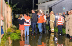 Governador Lucas Ribeiro visita comunidades de João Pessoa afetadas pelas chuvas e determina providências – PB AGORA